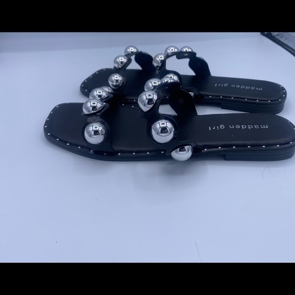 Madden Girl Black Slip On Woman’s Sandals With Giant Silver Studs NWOT Size 7.5 - Picture 8 of 13